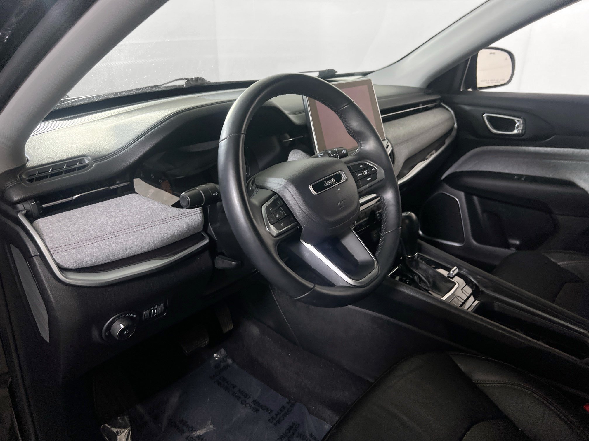 Used 2022 Jeep Compass Latitude AWD/4WD image 9