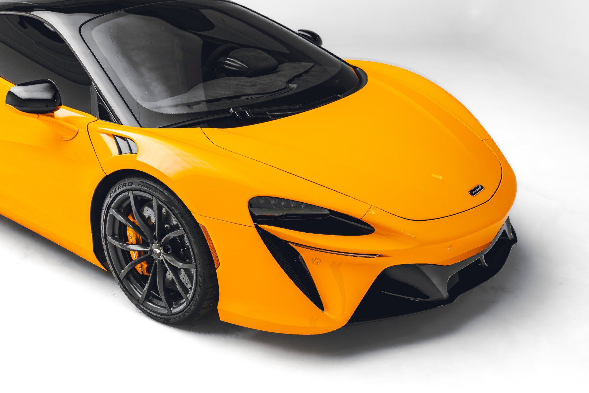 Used 2023 McLaren Artura RWD image 18