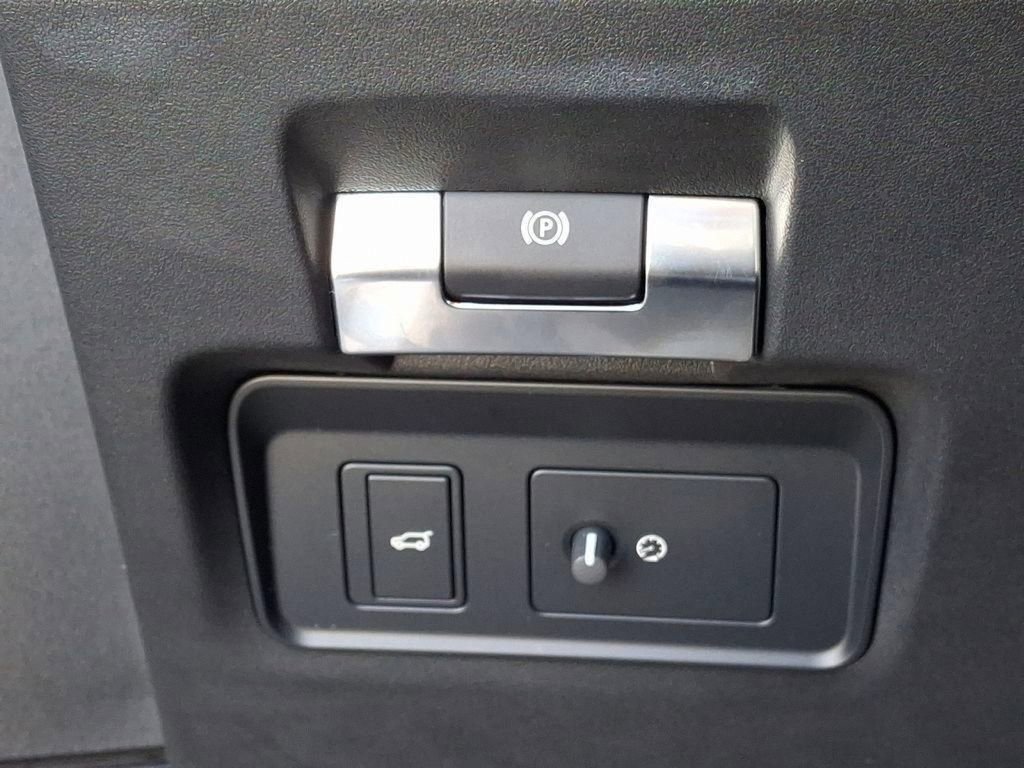 Used 2023 Land Rover Range Rover Evoque R-Dynamic S image 25