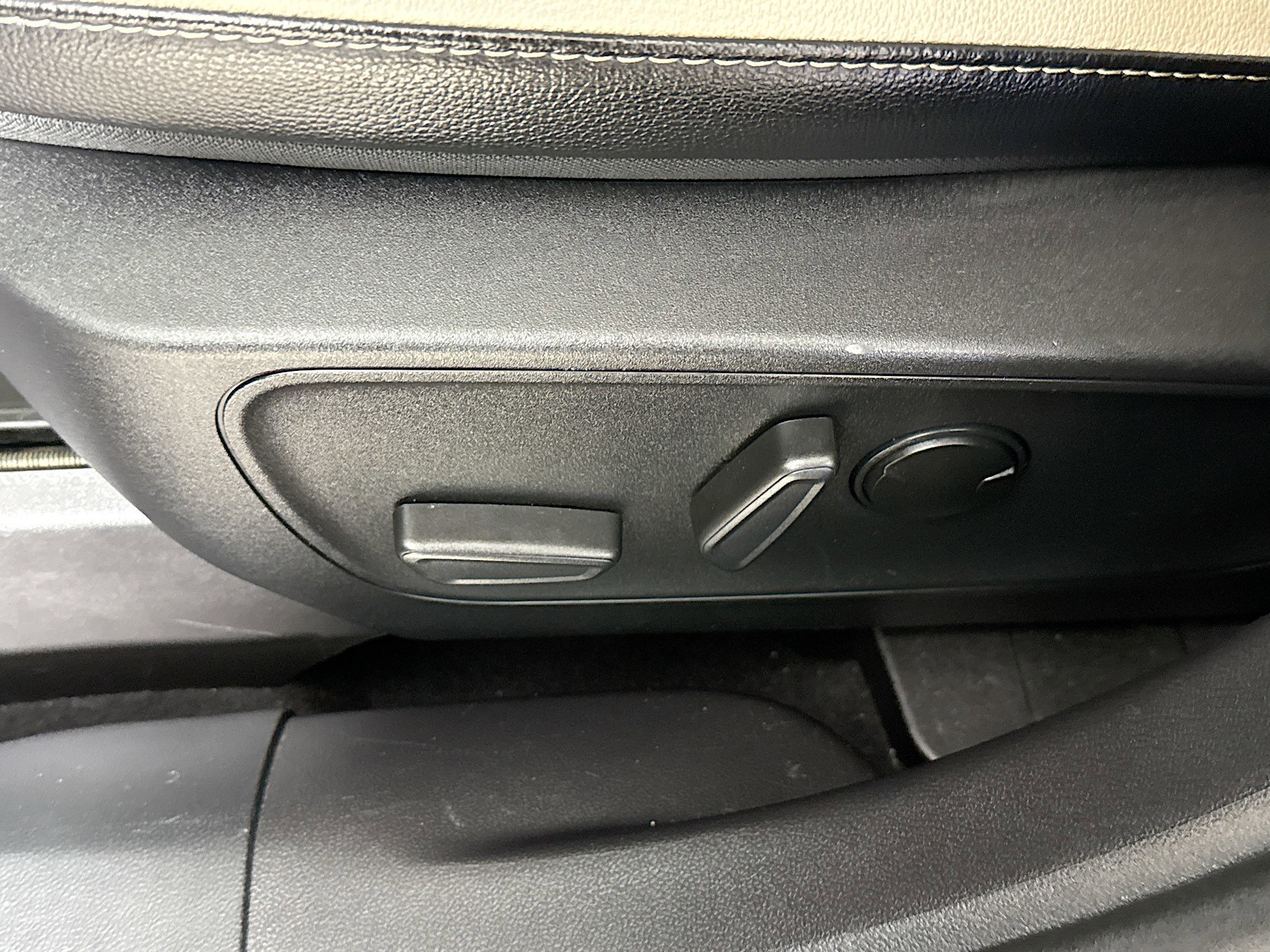 Used 2022 Ford Escape SEL w/ Technology Package image 22