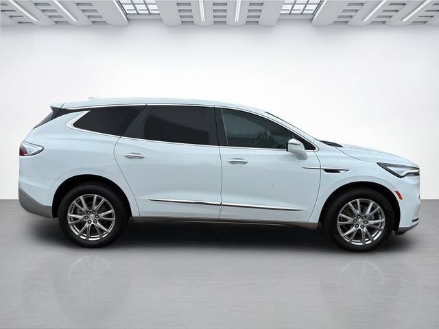 Used 2022 Buick Enclave Essence w/ Experience Buick Package AWD/4WD image 3