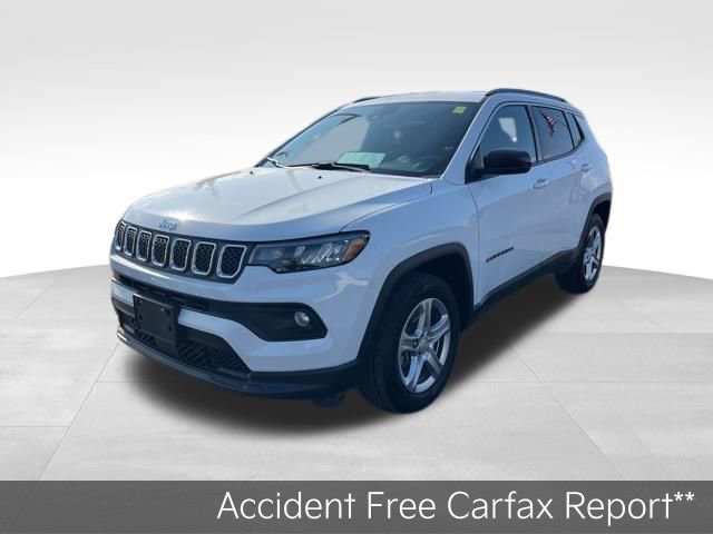 Used 2023 Jeep Compass Latitude image 3