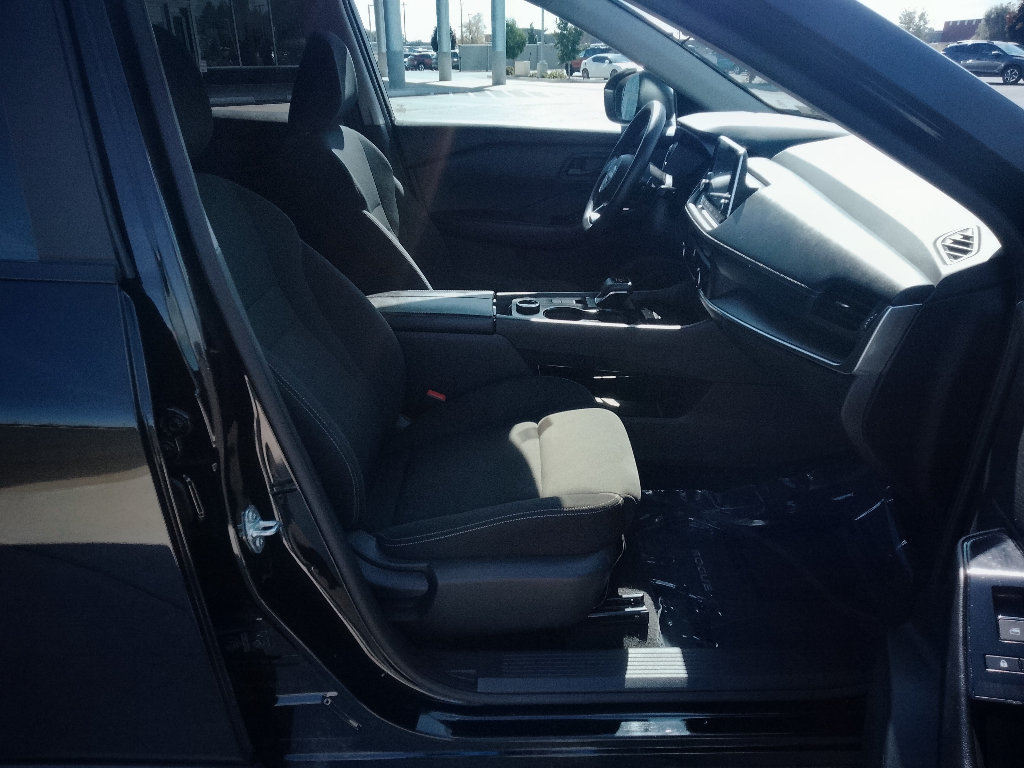 Used 2024 Nissan Rogue S AWD/4WD image 15