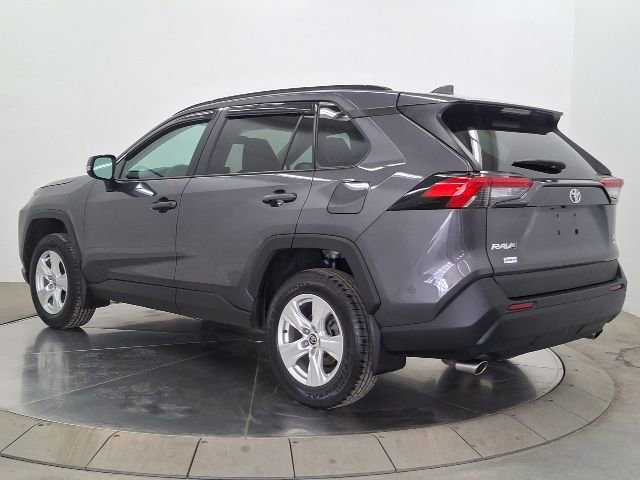 Used 2021 Toyota RAV4 XLE w/ Convenience Package image 5