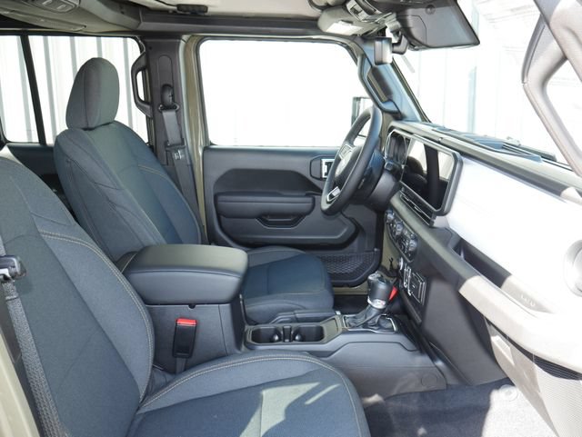 Used 2025 Jeep Gladiator Sport AWD/4WD image 18