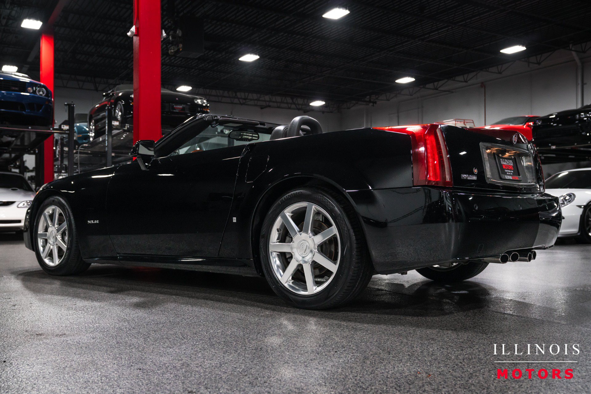 Used 2006 Cadillac XLR RWD image 3