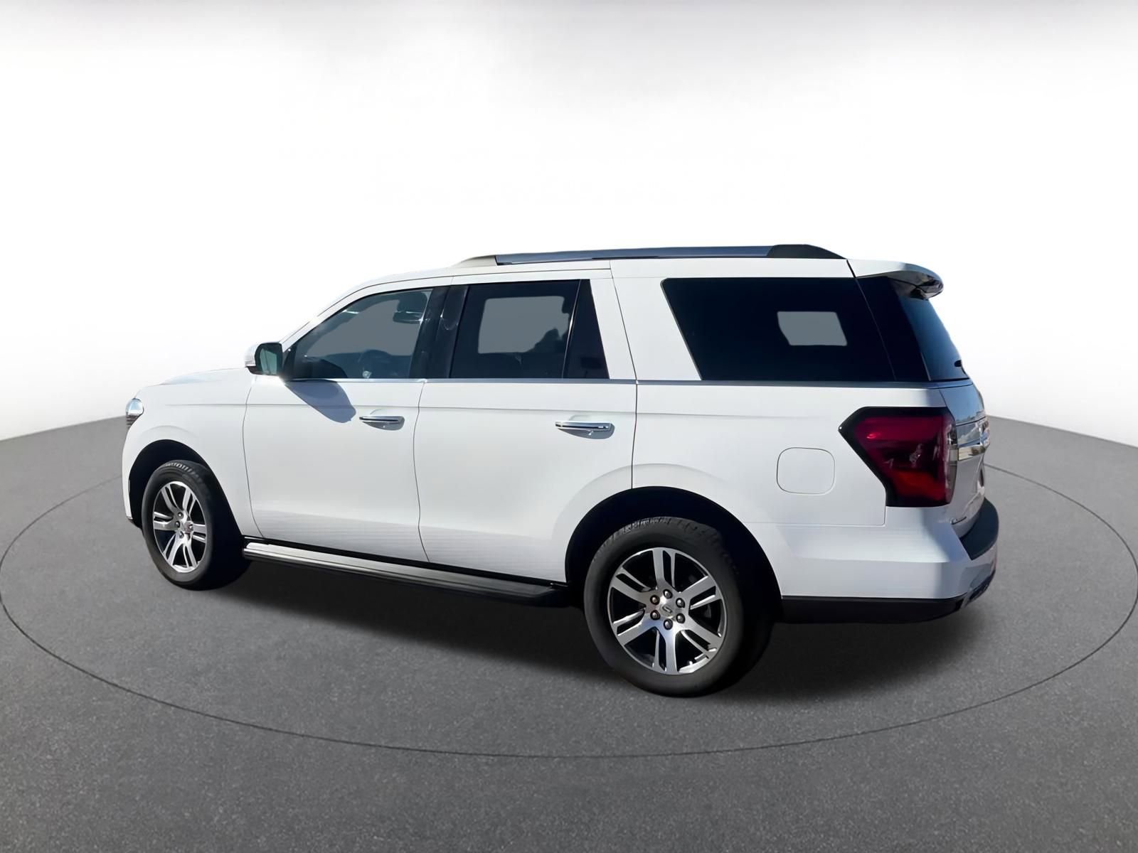 Used 2024 Ford Expedition Limited image 10