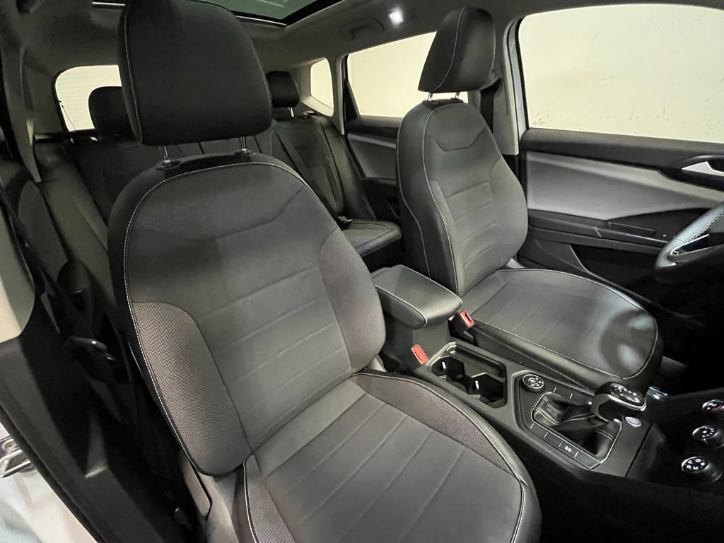 Used 2022 Volkswagen Taos SE FWD image 11