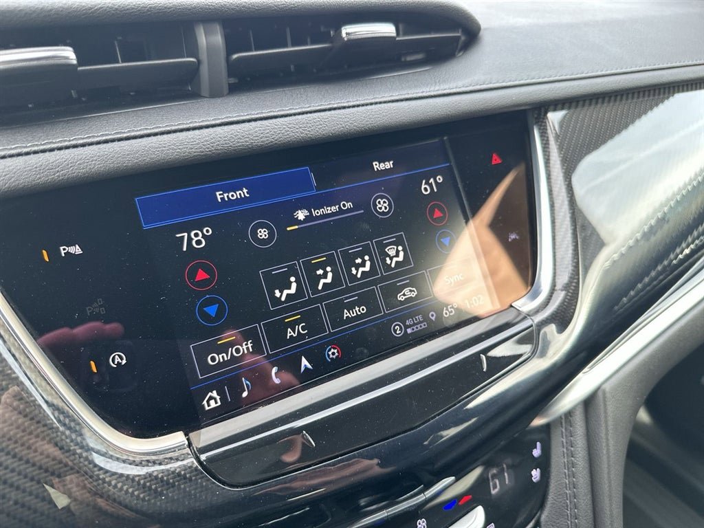 Used 2024 Cadillac XT6 Sport w/ LPO, Onyx Lite Package AWD/4WD image 16