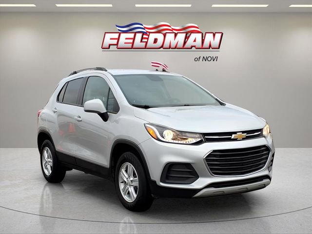 Used 2022 Chevrolet Trax LT w/ LT Convenience Package image 11
