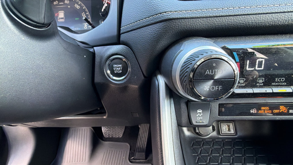 Certified 2025 Toyota RAV4 XLE AWD/4WD image 17