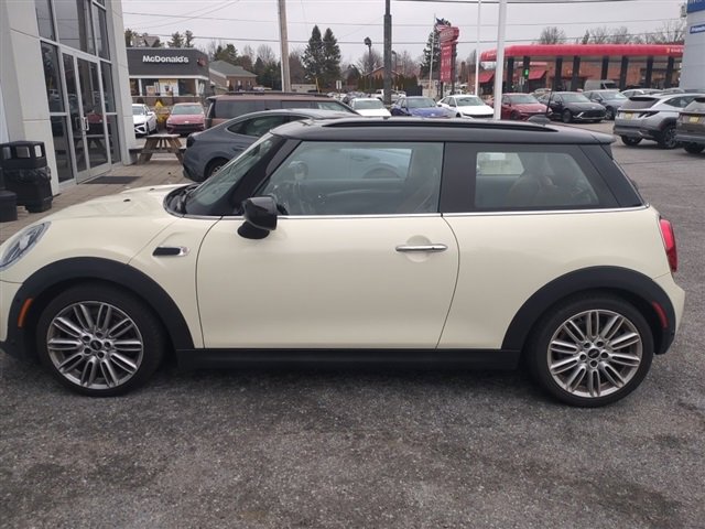 Used 2021 MINI Cooper 2-Door Hardtop w/ Driver Assistance Package image 6