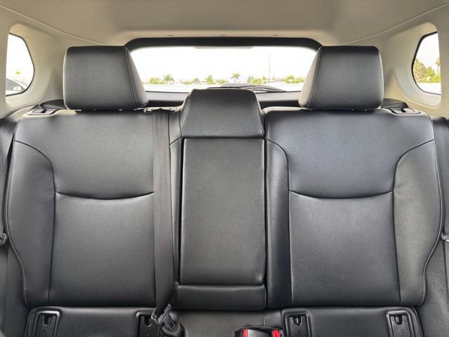Used 2025 Toyota Corolla Cross XLE w/ Convenience Package FWD image 21