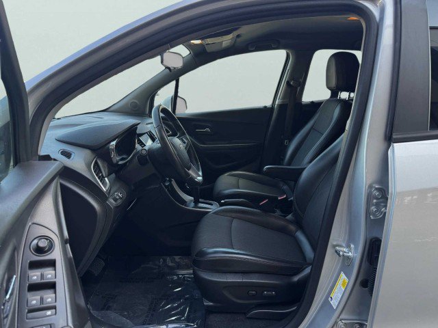 Used 2021 Chevrolet Trax LT w/ Driver Confidence Package AWD/4WD image 14