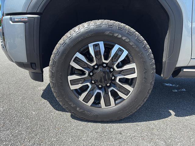 Used 2024 GMC Sierra 2500 Denali Ultimate image 9