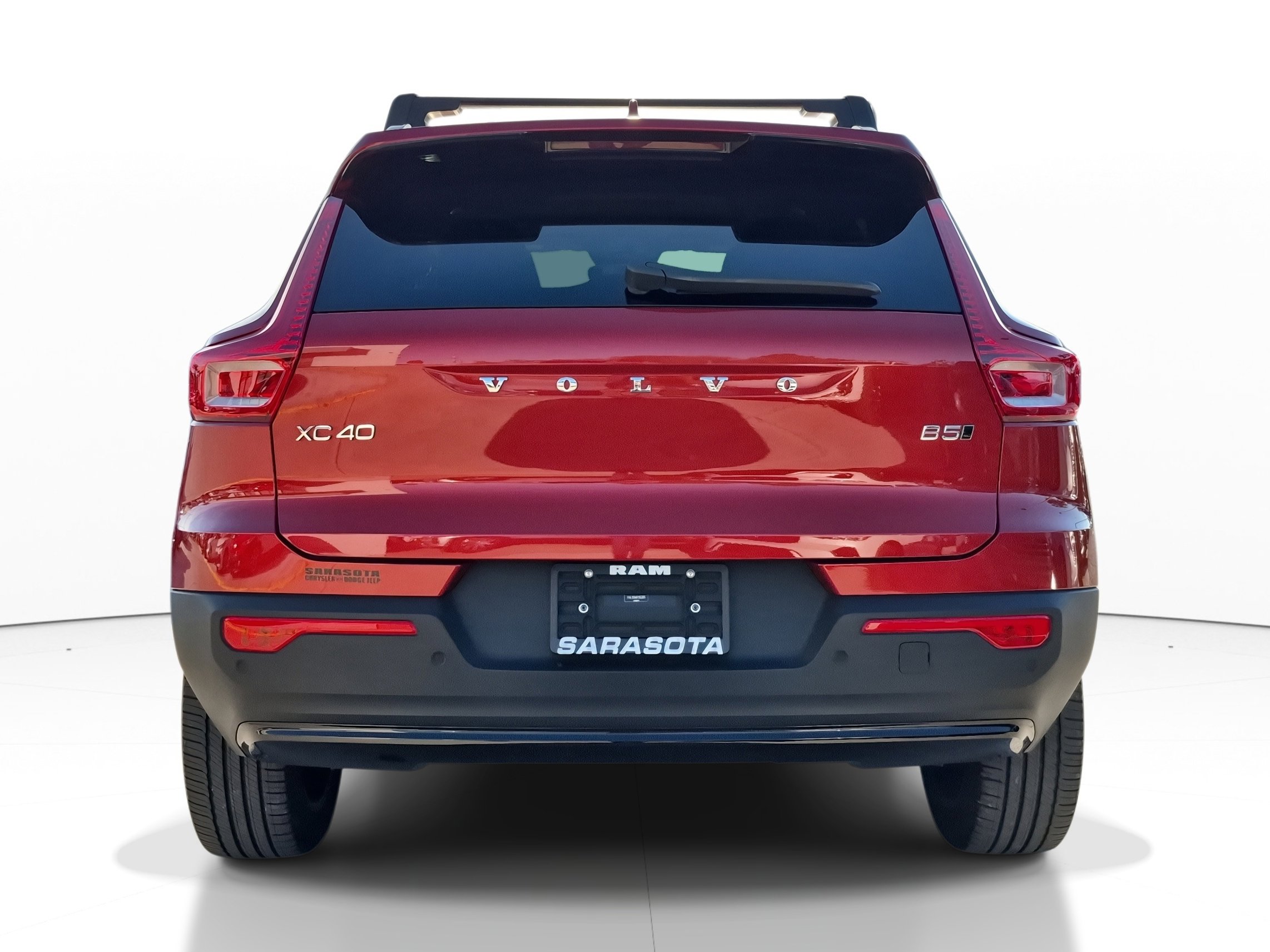 Used 2023 Volvo XC40 B5 Plus w/ Driver Assist Package image 5