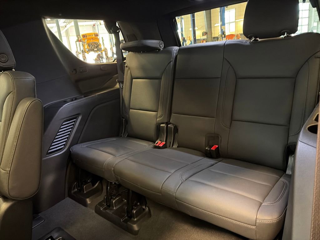 Used 2022 Chevrolet Tahoe Z71 w/ Luxury Package AWD/4WD image 18