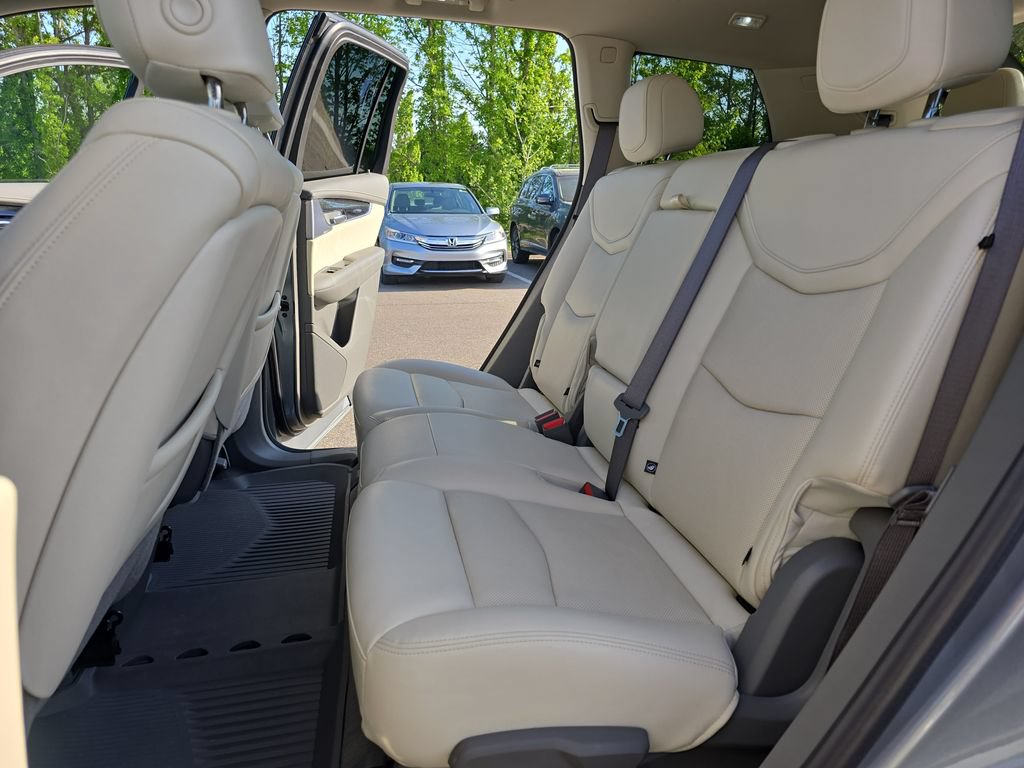Certified 2024 Cadillac XT6 Premium Luxury w/ LPO, Floor Liner Package AWD/4WD image 15