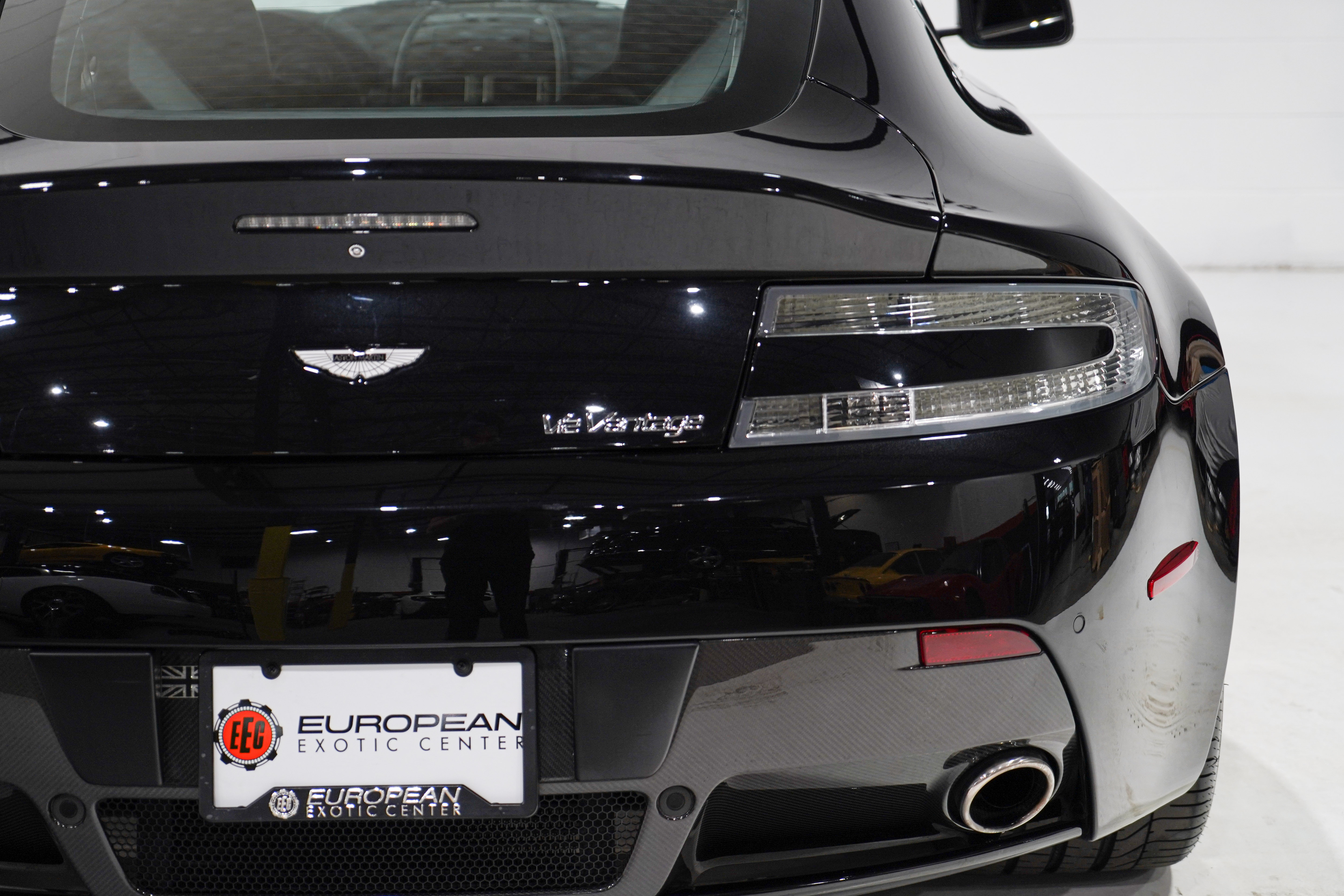 Used 2011 Aston Martin V12 Vantage Carbon Black RWD image 36
