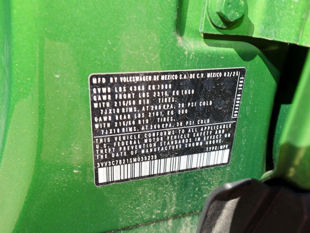 Certified 2025 Volkswagen Taos SE image 30