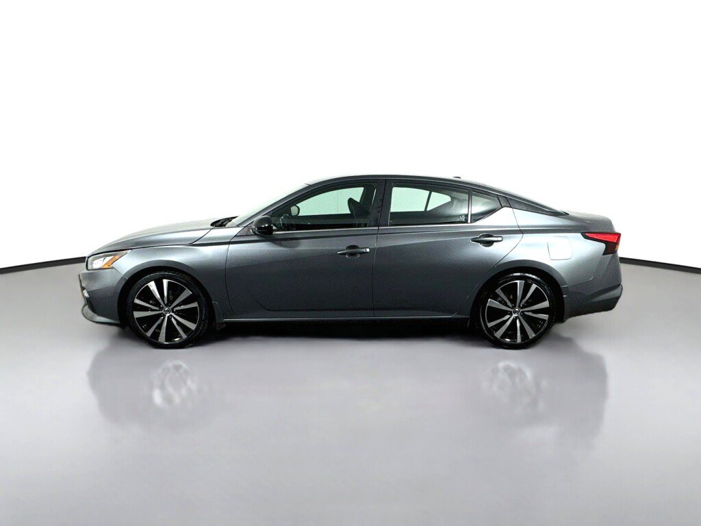 Used 2020 Nissan Altima 2.5 SR FWD image 2