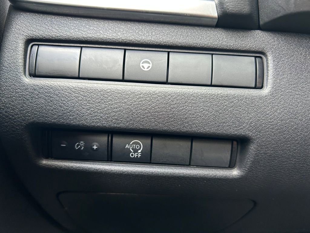 Used 2023 Nissan Rogue SV AWD/4WD image 19