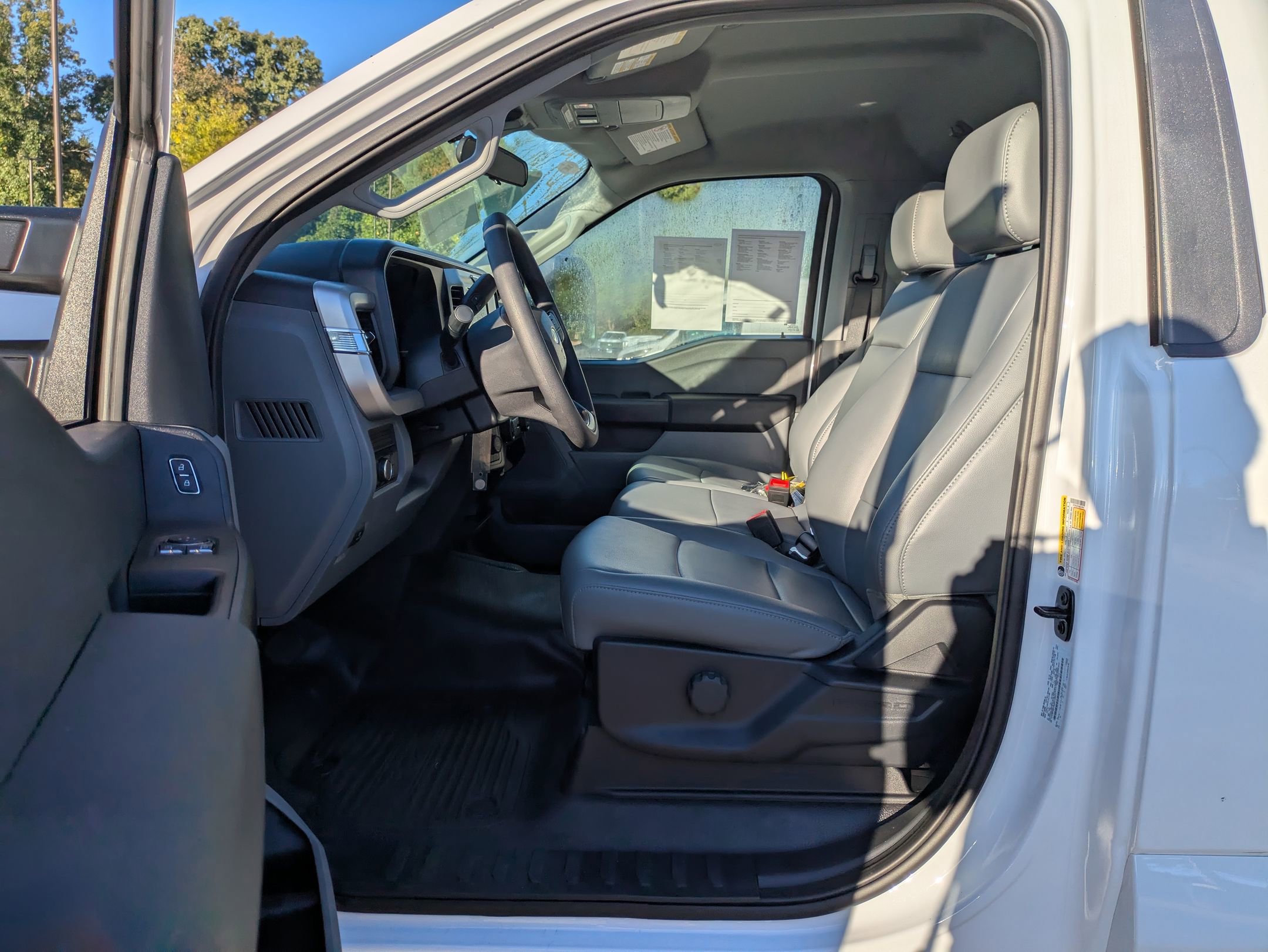 Certified 2025 Ford F250 XLT w/ F-250 >10K GVWR Package image 13