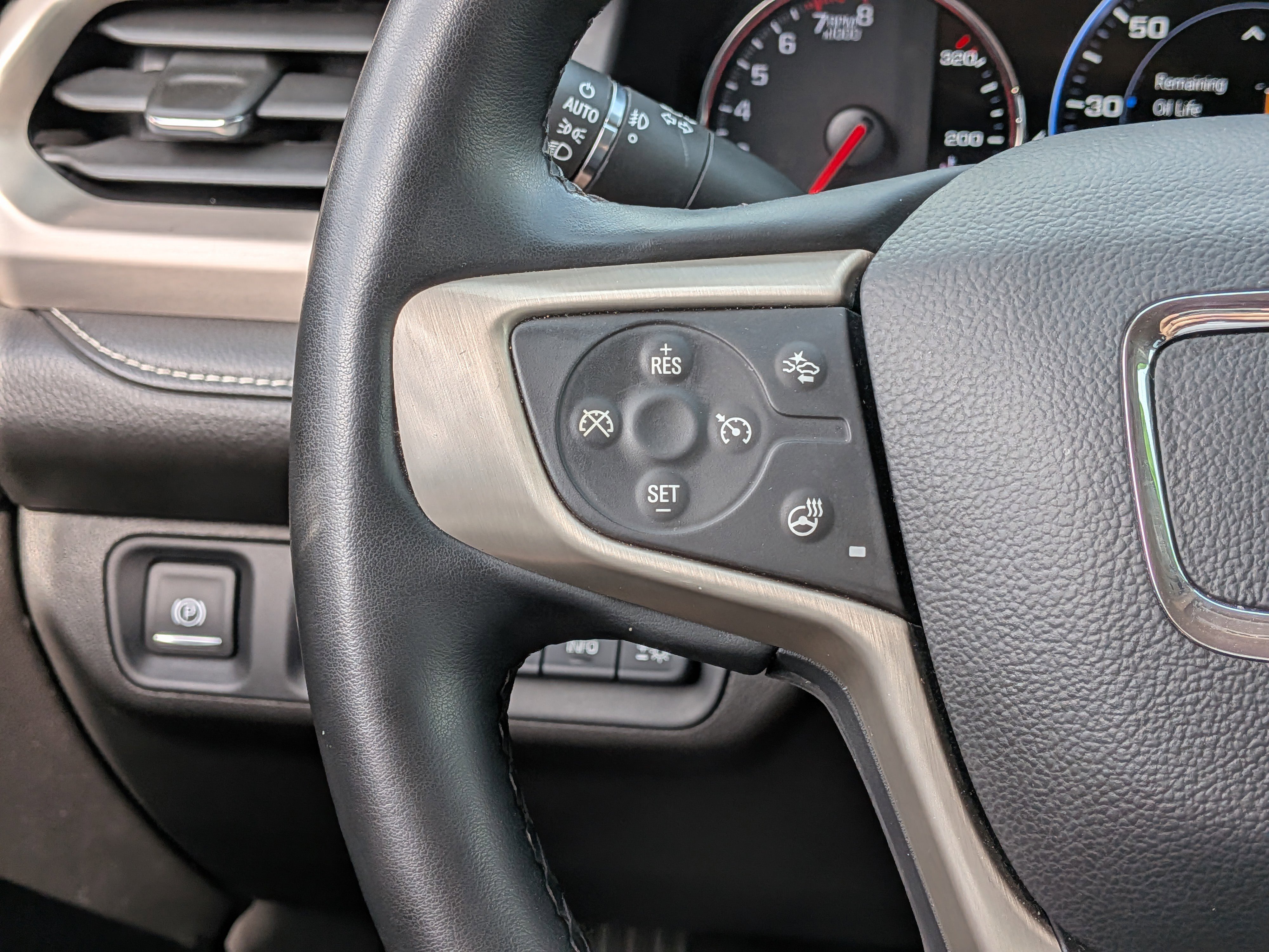 Used 2023 GMC Acadia Denali AWD/4WD image 25