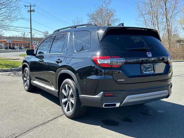 Used 2025 Honda Pilot Touring image 2