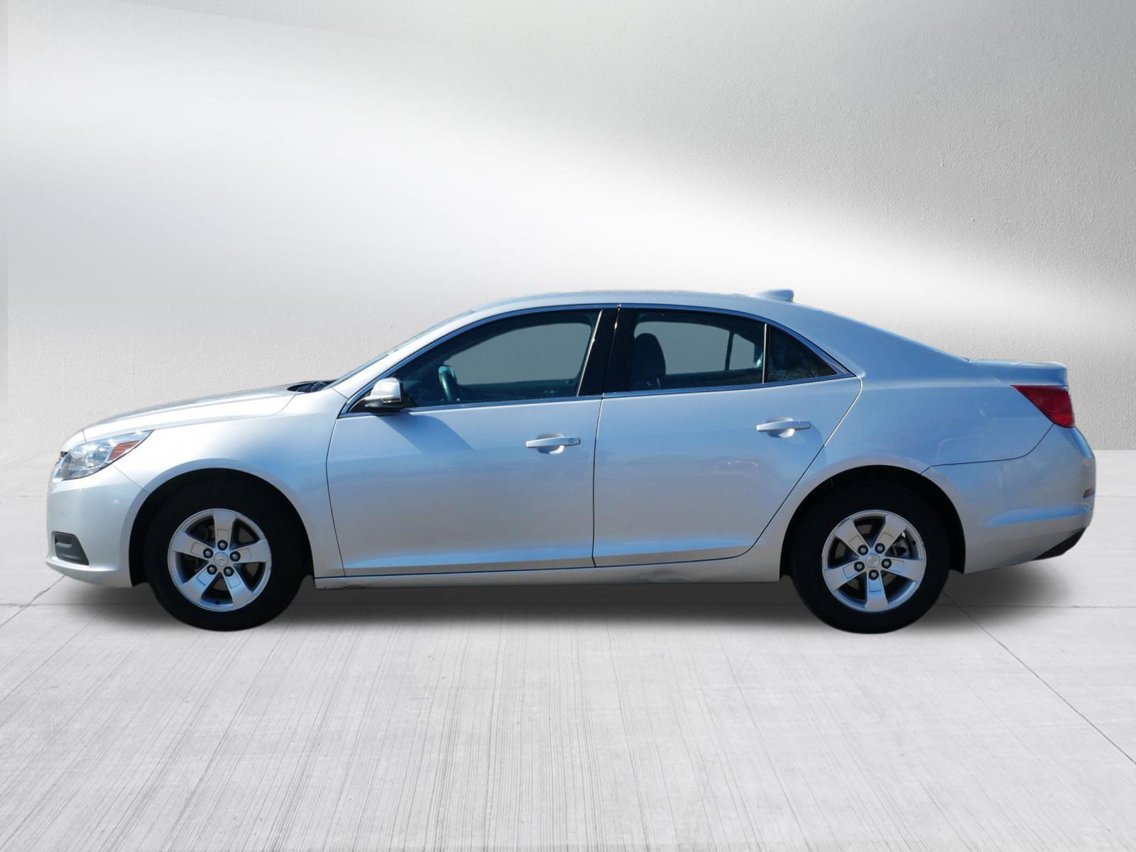Used 2016 Chevrolet Malibu LT image 4