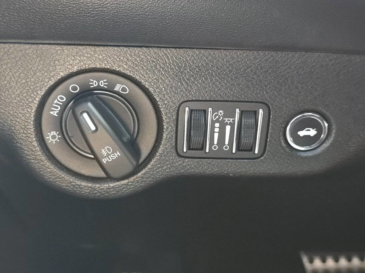 Used 2018 Dodge Challenger GT image 24