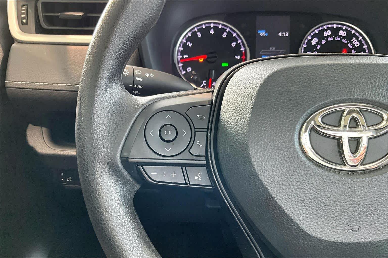 Used 2022 Toyota RAV4 XLE w/ Convenience Package FWD image 16
