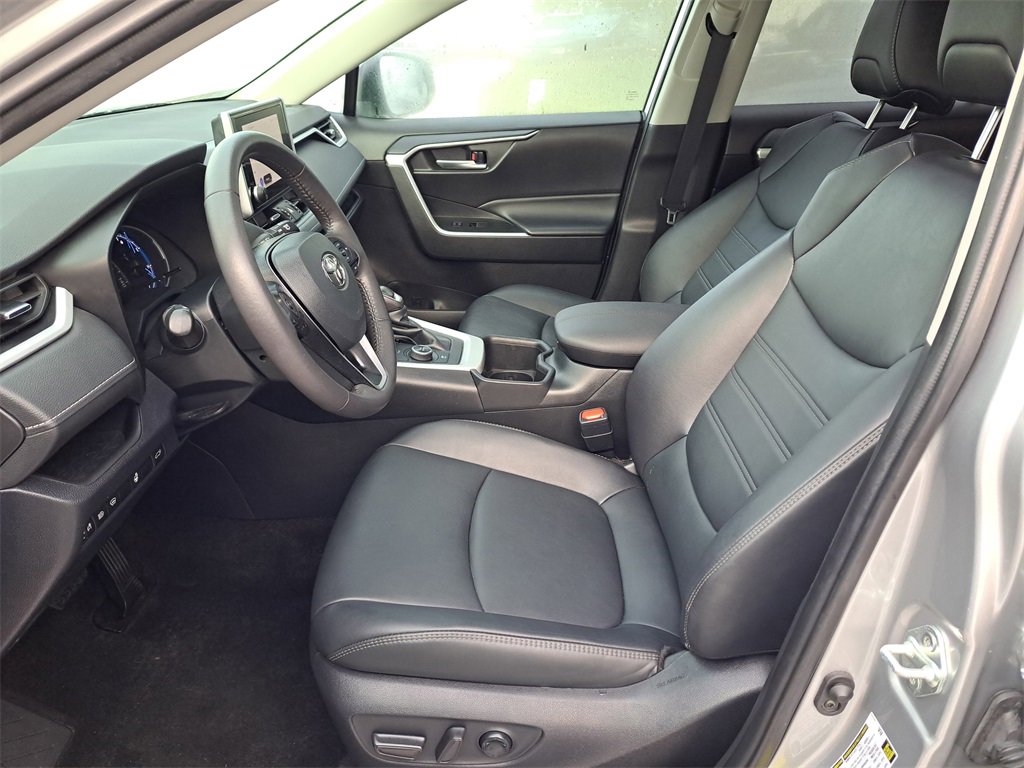 Used 2023 Toyota RAV4 XLE Premium image 13