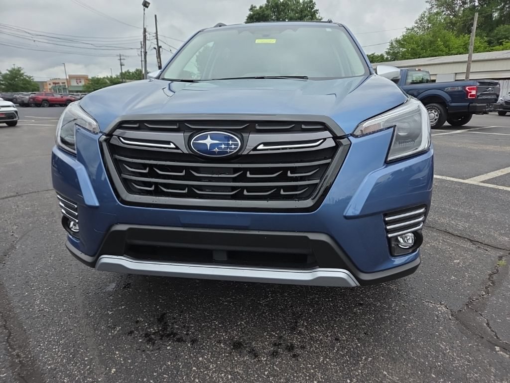 Used 2024 Subaru Forester Touring w/ Convenience Package AWD/4WD image 2