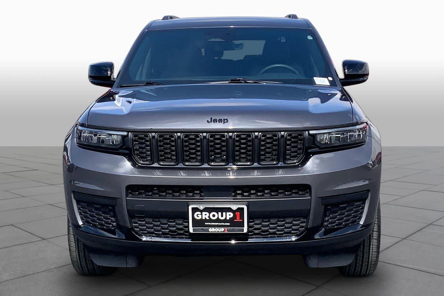 Used 2025 Jeep Grand Cherokee L Laredo AWD/4WD image 4