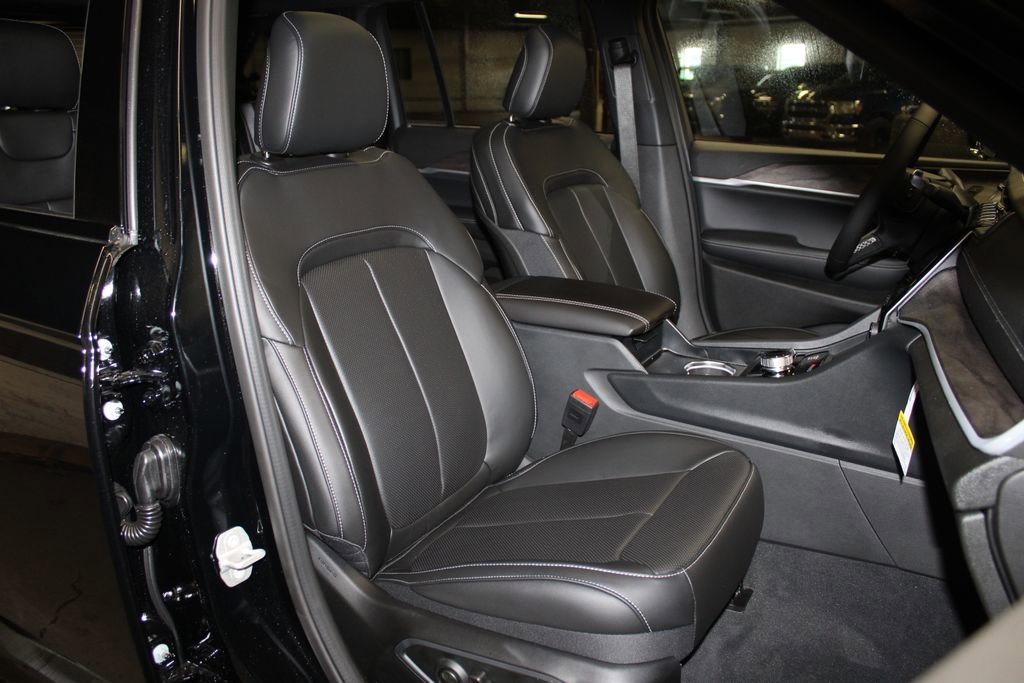 New 2025 Jeep Grand Cherokee Limited w/ Luxury Tech Group II image 30