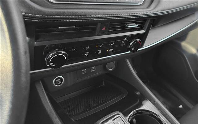 Used 2023 Nissan Rogue S image 12