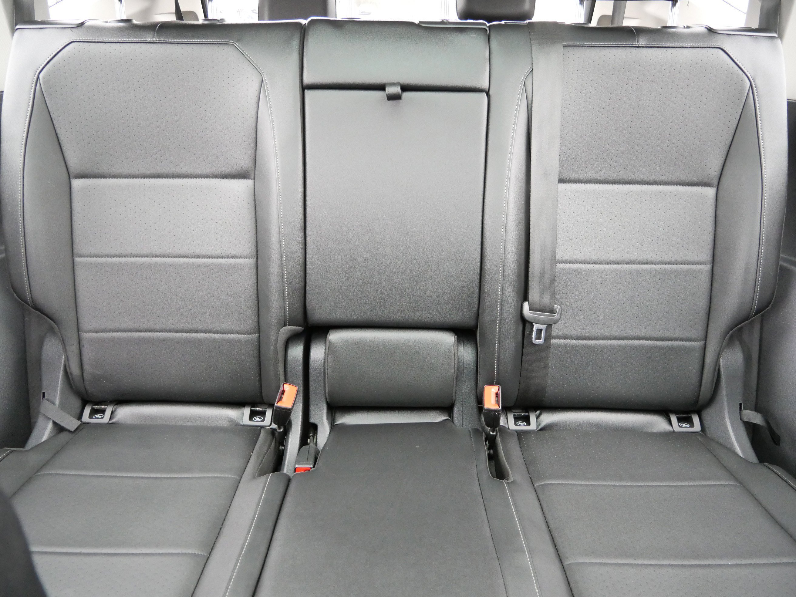 Used 2018 Volkswagen Tiguan SE w/ Panoramic Sunroof Package image 13