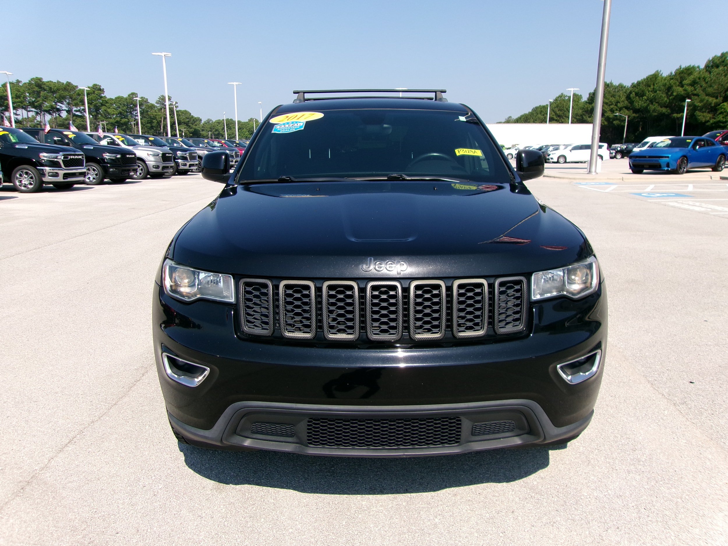 Used 2017 Jeep Grand Cherokee Laredo AWD/4WD image 5