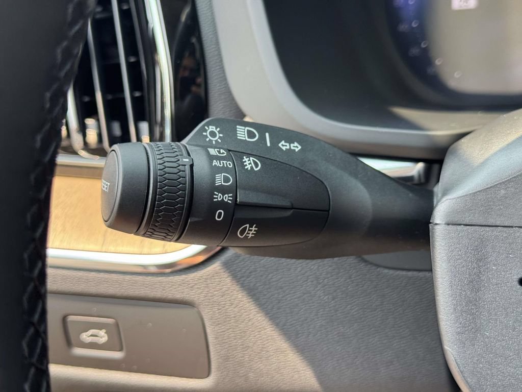 Certified 2026 Volvo XC60 B5 Plus w/ Protection Package Premier AWD/4WD image 21