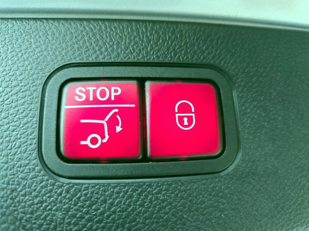 Used 2022 Mercedes-Benz GLC 300 w/ Premium Package Lite image 34