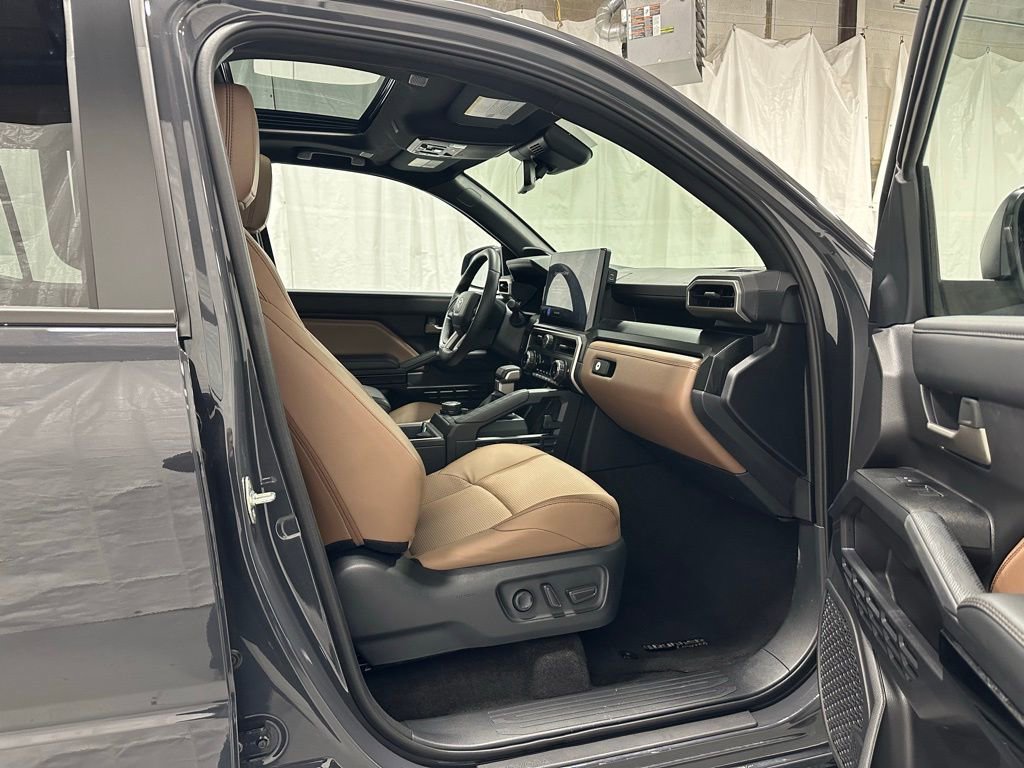 Used 2025 Toyota 4Runner Limited image 57