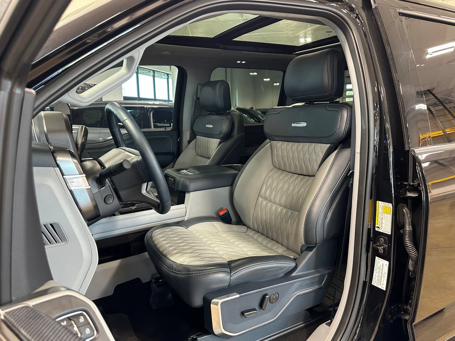 Used 2024 Ford F250 Limited w/ FX4 Off-Road Package AWD/4WD image 14