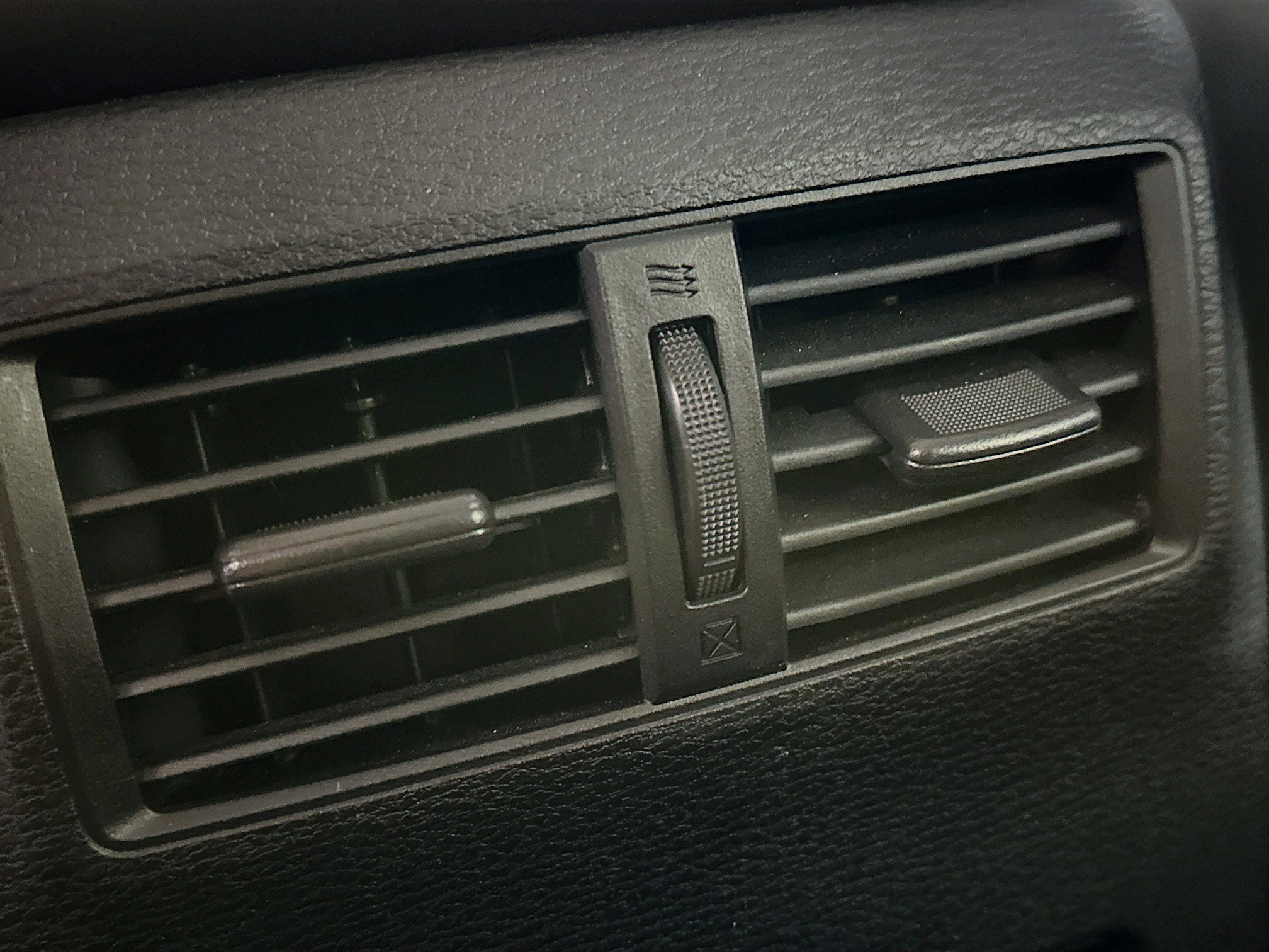 Used 2024 Mitsubishi Outlander SE image 28