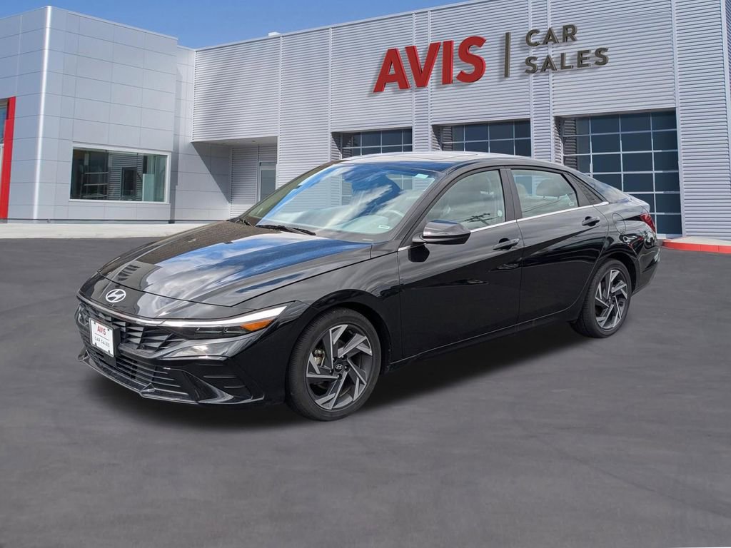 Used 2025 Hyundai Elantra SEL image 1