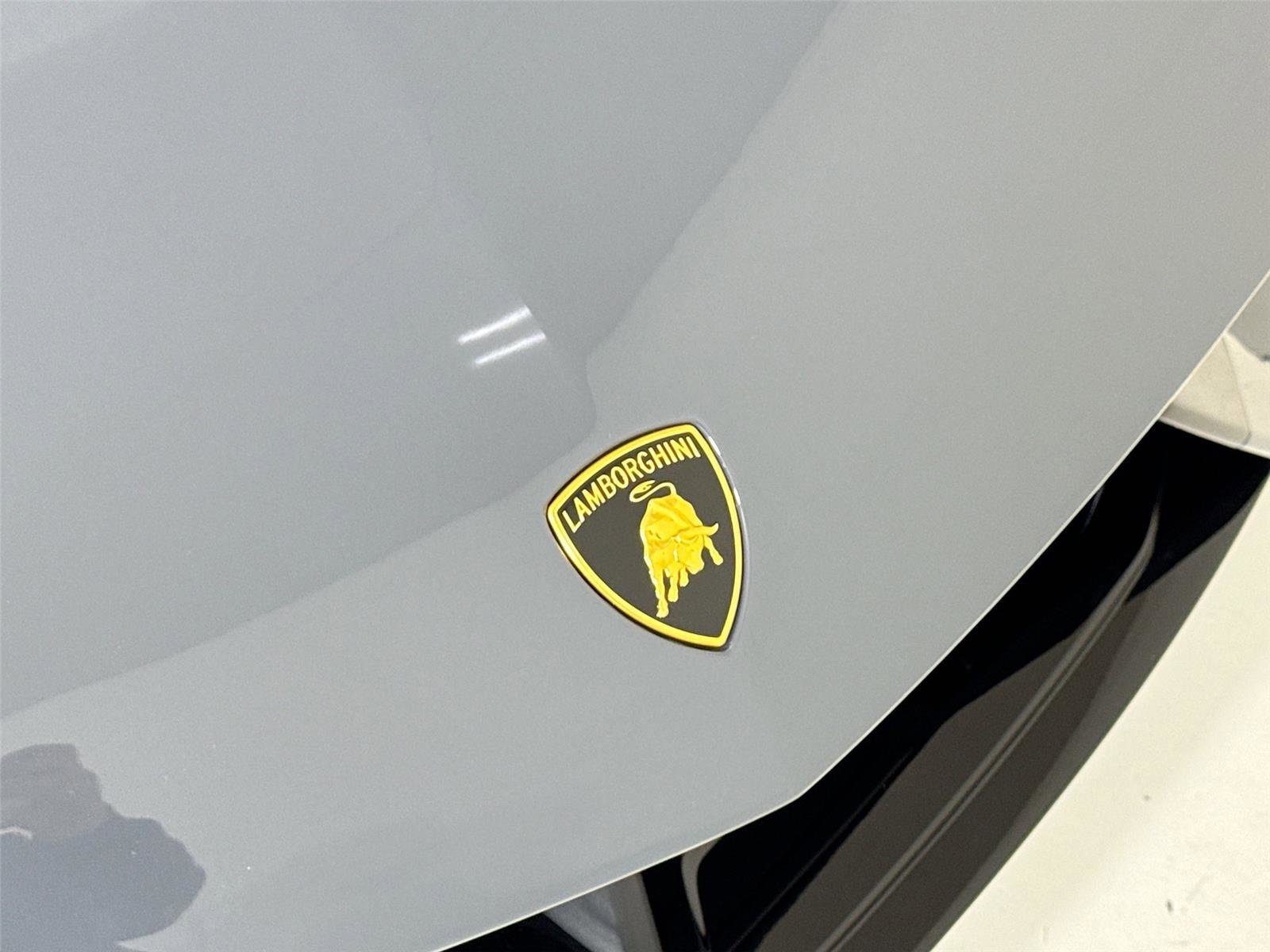 Used 2025 Lamborghini Revuelto image 33