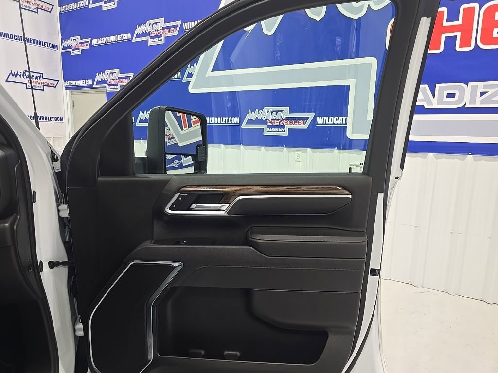 Used 2025 Chevrolet Silverado 2500 LT w/ Convenience Package image 25