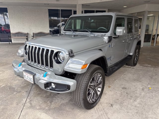 Used 2023 Jeep Wrangler Unlimited Sahara AWD/4WD image 9