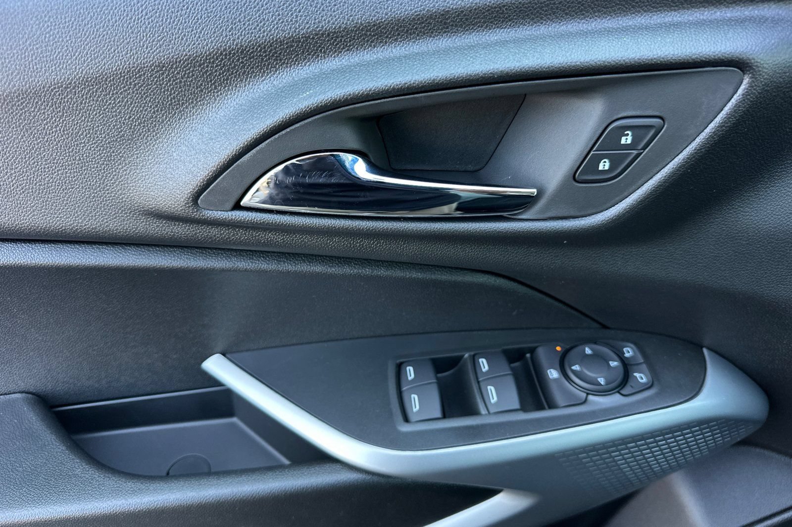 New 2026 Chevrolet Trax LS w/ LS Convenience Package FWD image 11