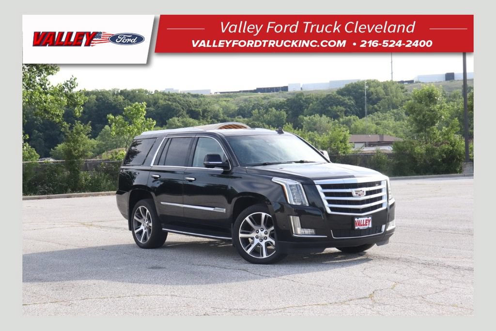 Used 2017 Cadillac Escalade Luxury AWD/4WD image 1
